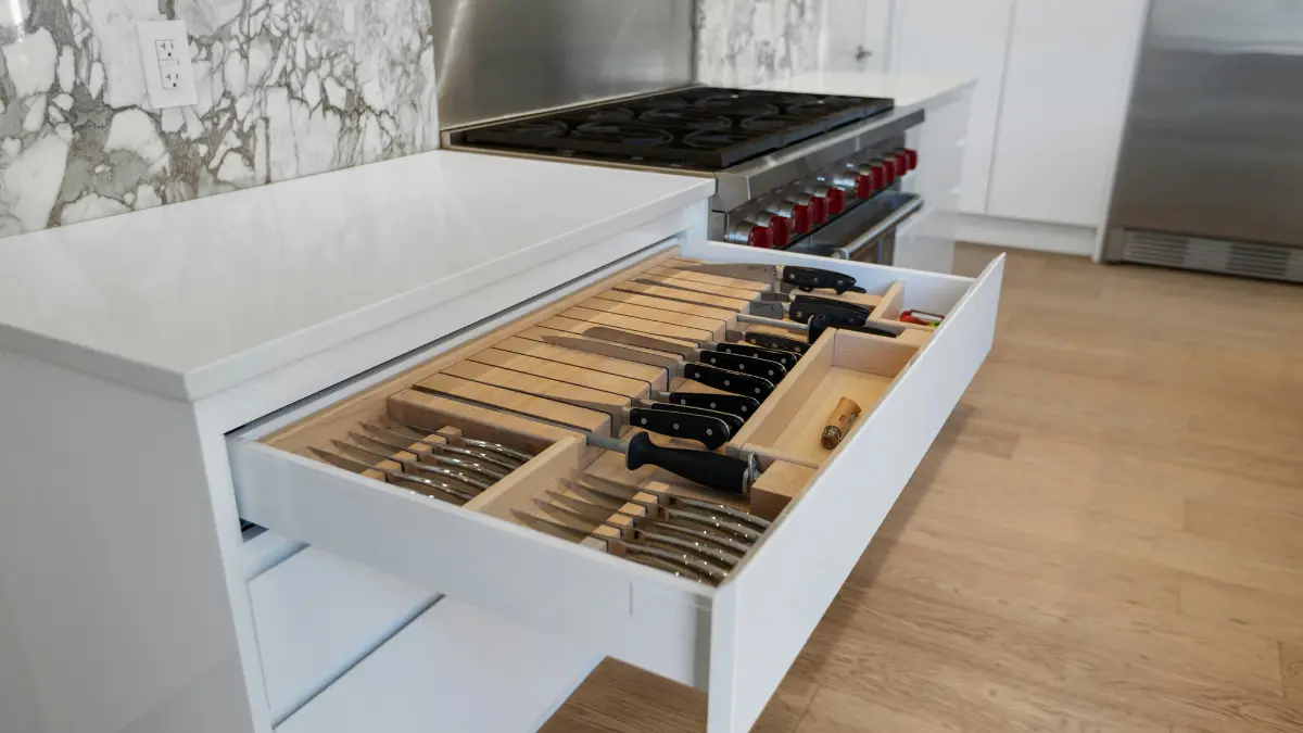 Small kitchen organization ideas: a neatly divided drawer setup